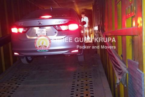 Shree-Gurukrupa-cargo-packers-and-movers-car-relocation