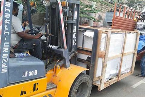 Shree-Sai-Packers-Movers-Loading.jpg