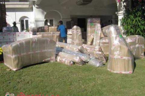 Shree-Shyam-Cargo-Packers-Movers-Unloading.jpg