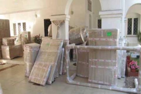 hree-Shyam-International-Packers-Movers-Loading.jpg