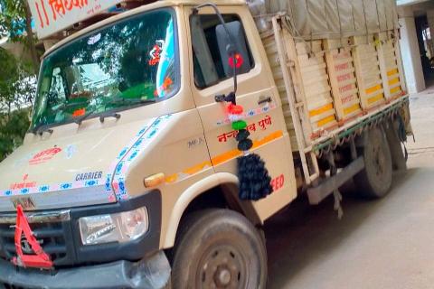 Siddhivinayak-Packers-and-Movers-transport-vehicle