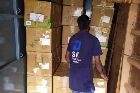 Sri-kumaran-packers-and-movers-loading