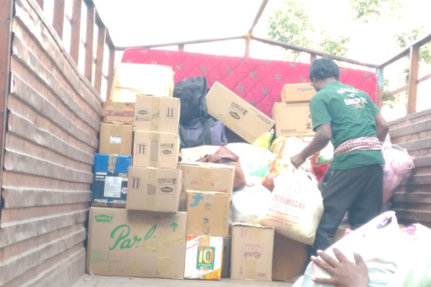 Srinidhi-packers-and-movers-loading