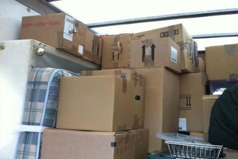 Swami-packers-and-movers-loading