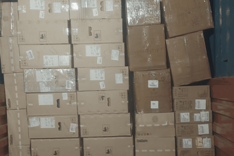 Swaraj-packers-and-movers-loading