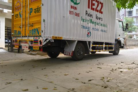 Tezz-Packers-and-Movers-Vehicle
