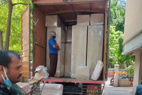 The-Prime-packers-and-movers-bike-loading