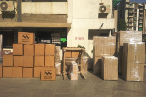 The-magic-wheels-packers-packing