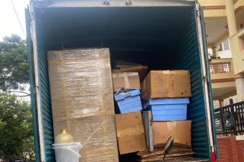 Top-vision-packers-and-movers-loading