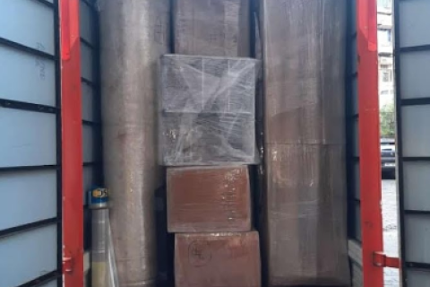 Trade-packers-and-movers-Loading