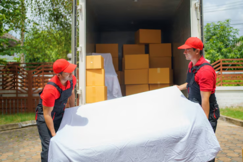 Unique-packers-and-movers-loading