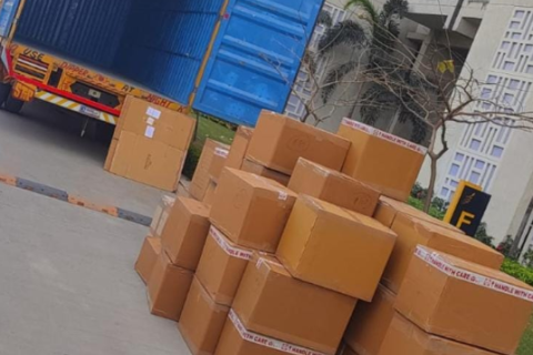 UrbanShift-packers-loading