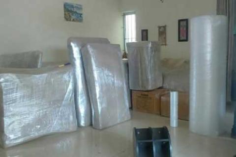 Vedika-Cargo-Packers-Movers-Delhi-Loading.