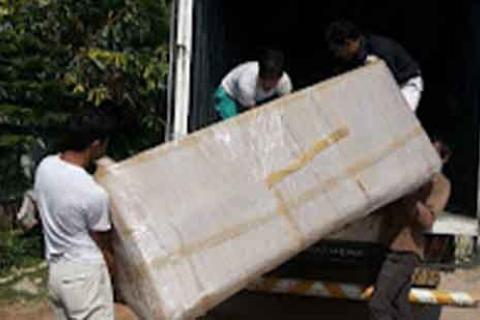 Vikas-roadlines-packers-and-movers-loading