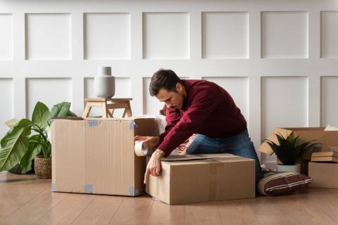 Writer-movers-and-packers-household-shifting