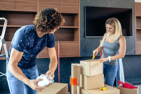 Writer-movers-and-packers-packing