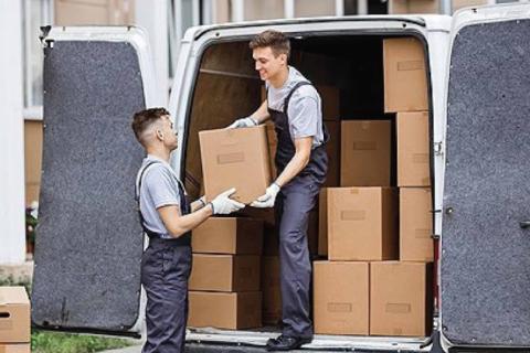 Yash-cargo-packers-and-movers-loading
