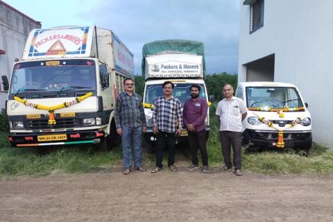 Yash-cargo-packers-and-movers-team