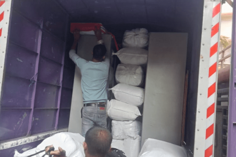 Yashoda-packers-and-movers-loading