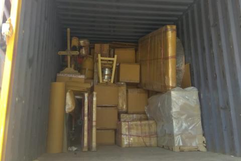 axis-packers-and-movers-loading