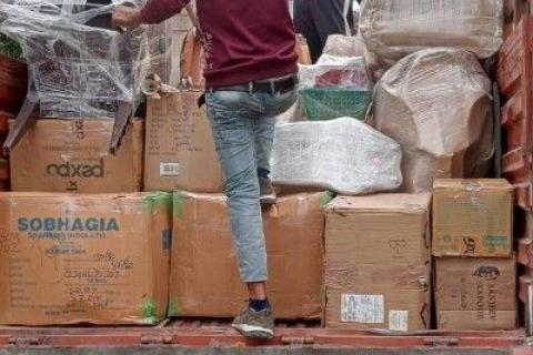 balaji-express-packers-movers-loading