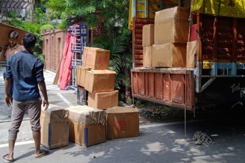 bhagwati-packers-and-movers-loading