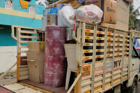 chennai-max-packers-and-movers-loading