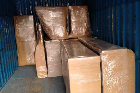 debya-packers-and-movers-loading