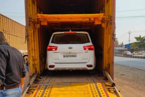 dolphin-home-packers-movers-car-shifting