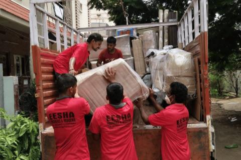 eesha-packers-and-movers-household-shifting