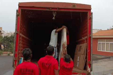 eesha-packers-and-movers-loading