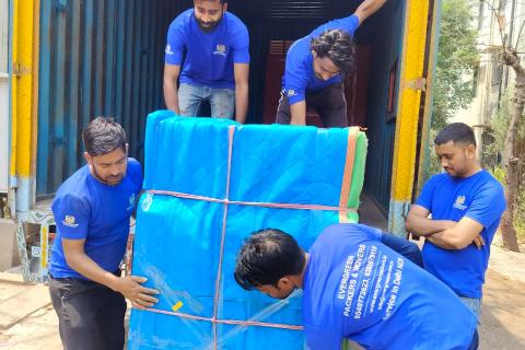 evergreen-packers-movers-loading