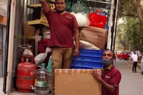 ferry-go-logistics-packers-loading