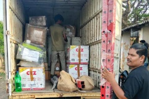 gati-royal-packers-and-movers-loading-1