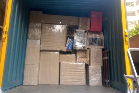 ideal-packer-and-movers-loading