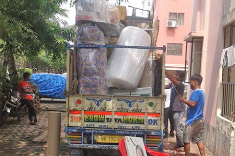 jagannath-packers-and-movers-loading