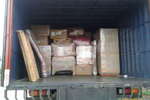 jyothikrishna-packers-and-movers-loading