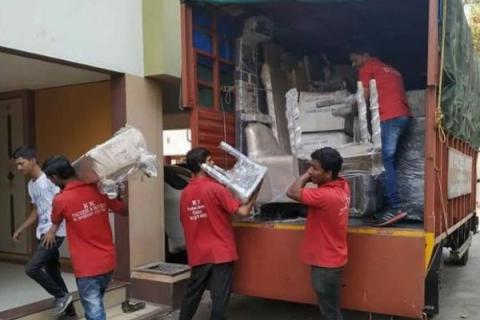 kk-packers-and-movers-loading