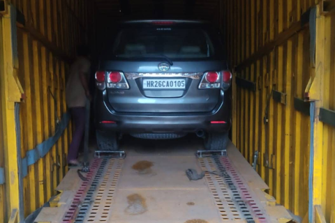 malik-packers-and-movers-car-shifting