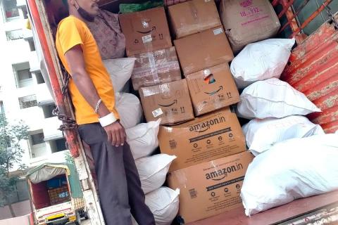 mangal-murti-packers-and-movers-loading