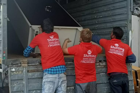 mr-shifting-packers-and-movers-loading-1