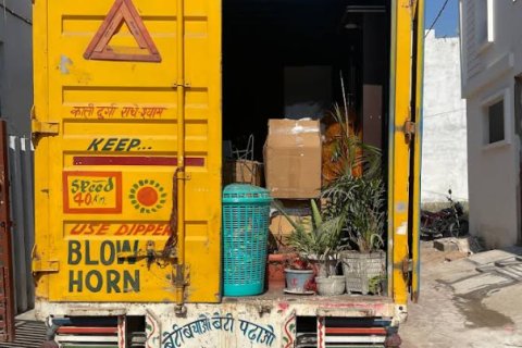 mr-shifting-packers-and-movers-loading