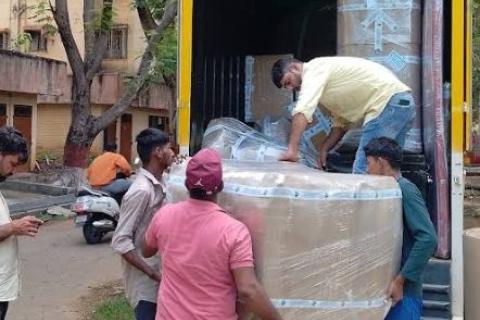 my-choice-packers-and-movers-loading