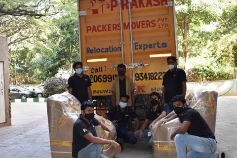 prakash-packers-and-movers-loading-1