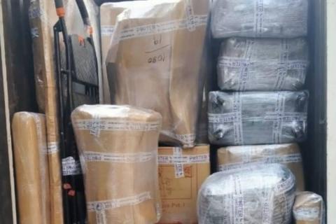 riya-gold-packers-and-movers-loading