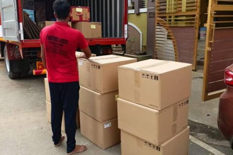 s-brother-logistics-packers-and-movers-loading