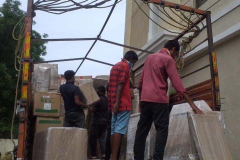 shivganga-packers-and-movers-loading