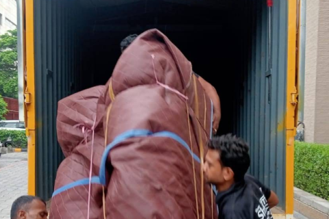 shree-shyam-packers-and-movers-loading-1