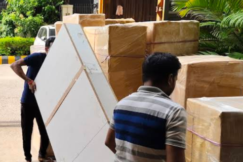 shree-shyam-packers-and-movers-loading