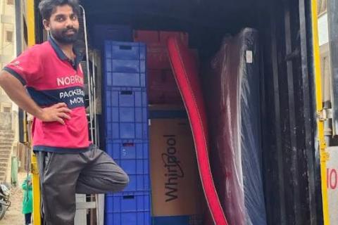 shree-shyam-packers-movers-loading